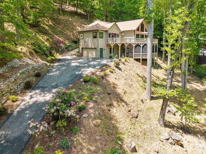 26 Walnut Drive, Mills River, NC 28759.  MLS# CAR4369713, YatesRealty ID 26643. 