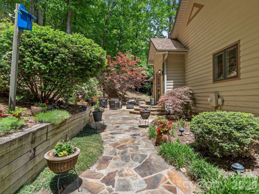 26 Walnut Drive, Mills River, NC 28759.  MLS# CAR4369713, YatesRealty ID 26643. 