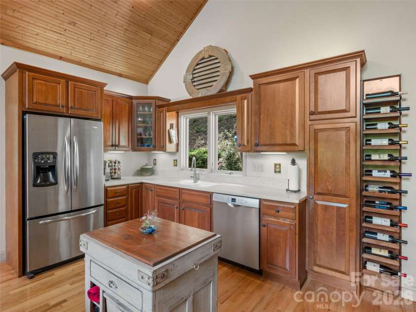 26 Walnut Drive, Mills River, NC 28759.  MLS# CAR4369713, YatesRealty ID 26643. Bosch Dishwasher