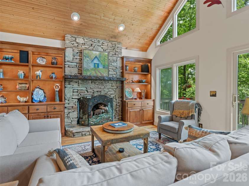 26 Walnut Drive, Mills River, NC 28759.  MLS# CAR4369713, YatesRealty ID 26643. Great Room