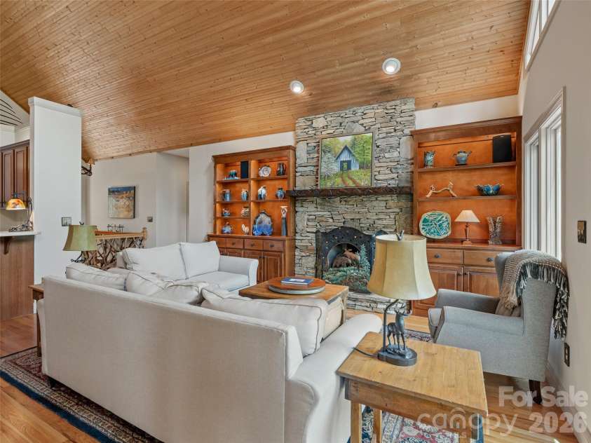 26 Walnut Drive, Mills River, NC 28759.  MLS# CAR4369713, YatesRealty ID 26643. Great Room