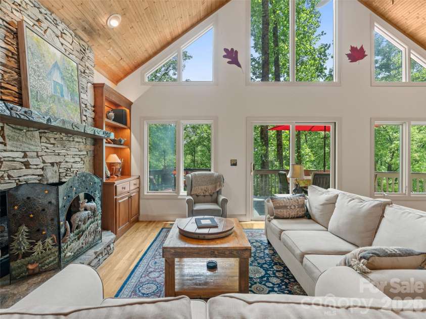 26 Walnut Drive, Mills River, NC 28759.  MLS# CAR4369713, YatesRealty ID 26643. Great Room