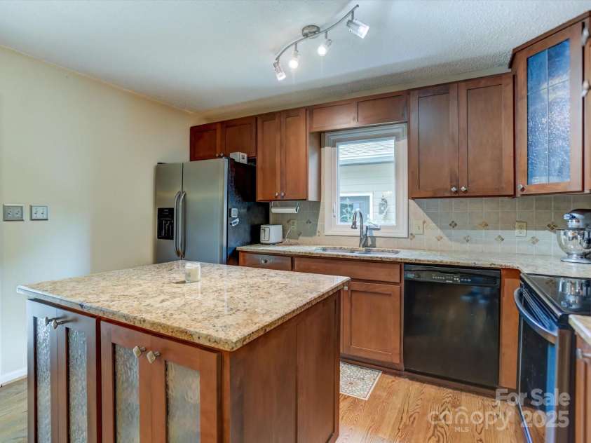 231 Castle Creek Road, Statesville, NC 28625.  MLS# CAR4281827, YatesRealty ID 26644. 