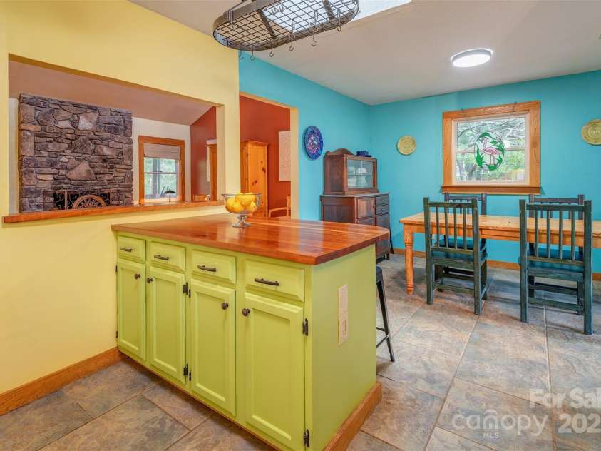 29 Whipporwill Drive, Weaverville, NC 28787.  MLS# CAR4280144, YatesRealty ID 26646. 