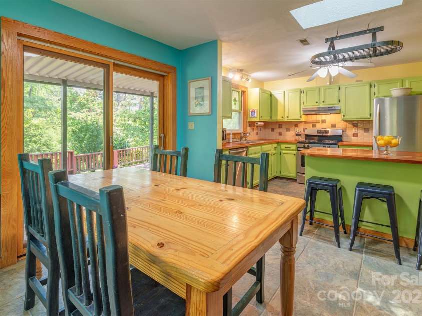29 Whipporwill Drive, Weaverville, NC 28787.  MLS# CAR4280144, YatesRealty ID 26646. 