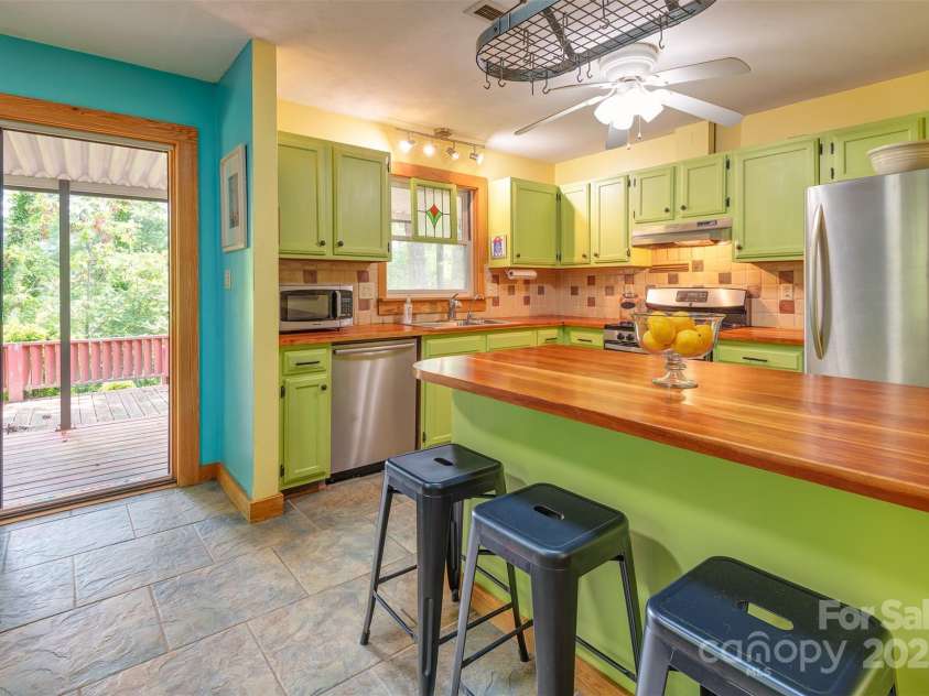 29 Whipporwill Drive, Weaverville, NC 28787.  MLS# CAR4280144, YatesRealty ID 26646. 