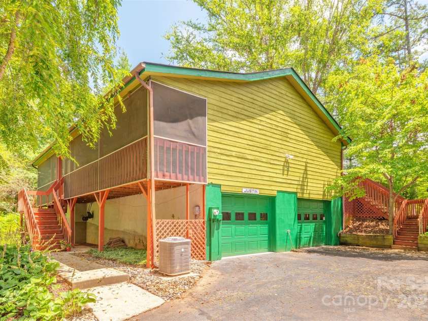 29 Whipporwill Drive, Weaverville, NC 28787.  MLS# CAR4280144, YatesRealty ID 26646. 