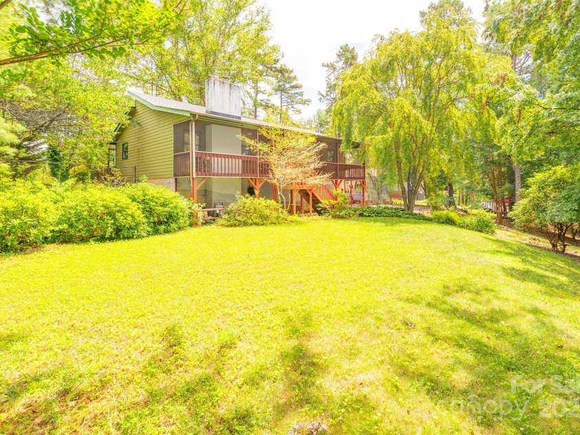 29 Whipporwill Drive, Weaverville, NC 28787.  MLS# CAR4280144, YatesRealty ID 26646. 