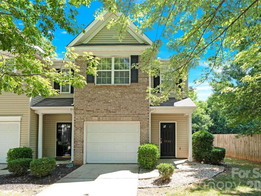 7723 Abigail Glen Drive, Charlotte, NC 28212.  MLS# CAR4385011, YatesRealty ID 26646. 