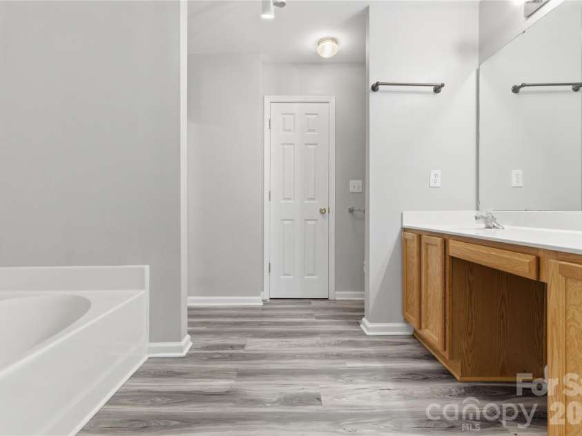 7723 Abigail Glen Drive, Charlotte, NC 28212.  MLS# CAR4385011, YatesRealty ID 26646. 