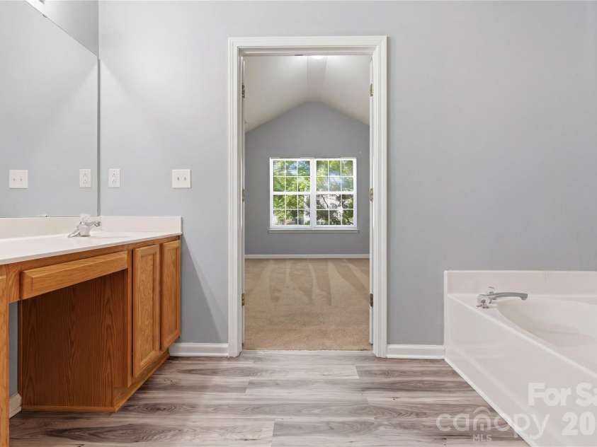 7723 Abigail Glen Drive, Charlotte, NC 28212.  MLS# CAR4385011, YatesRealty ID 26646. 