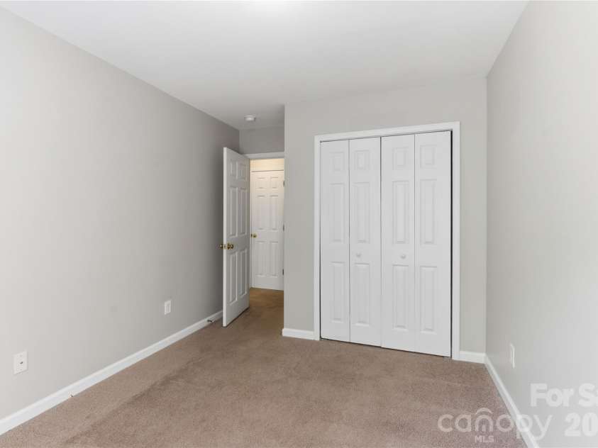 7723 Abigail Glen Drive, Charlotte, NC 28212.  MLS# CAR4385011, YatesRealty ID 26646. 