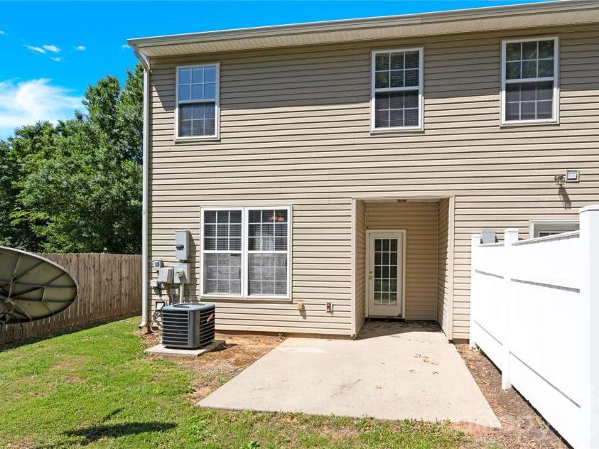 7723 Abigail Glen Drive, Charlotte, NC 28212.  MLS# CAR4385011, YatesRealty ID 26646. 