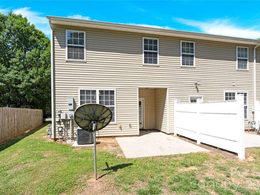 7723 Abigail Glen Drive, Charlotte, NC 28212.  MLS# CAR4385011, YatesRealty ID 26646. 
