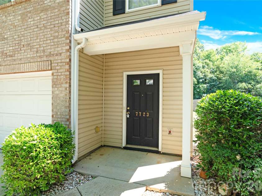 7723 Abigail Glen Drive, Charlotte, NC 28212.  MLS# CAR4385011, YatesRealty ID 26646. 