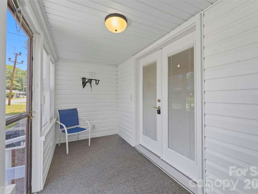204 Hampshire Lane, Clover, SC 29710.  MLS# CAR4385214, YatesRealty ID 26647. 