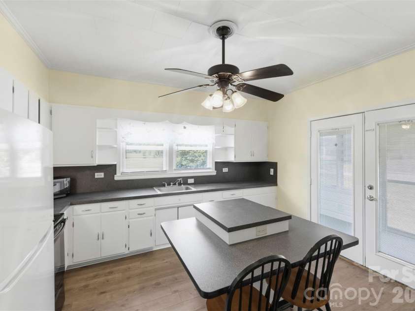 204 Hampshire Lane, Clover, SC 29710.  MLS# CAR4385214, YatesRealty ID 26647. 