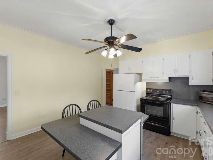 204 Hampshire Lane, Clover, SC 29710.  MLS# CAR4385214, YatesRealty ID 26647. 