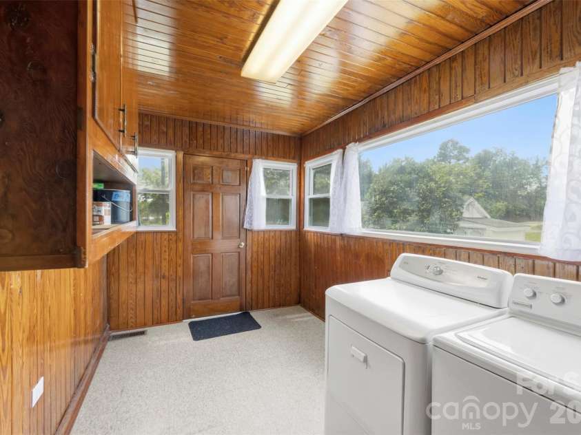 204 Hampshire Lane, Clover, SC 29710.  MLS# CAR4385214, YatesRealty ID 26647. 