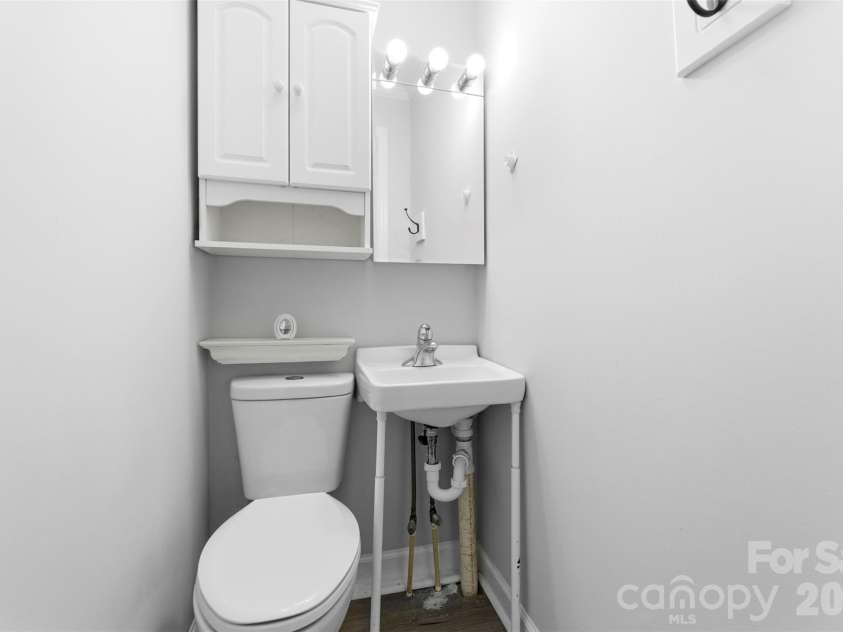 204 Hampshire Lane, Clover, SC 29710.  MLS# CAR4385214, YatesRealty ID 26647. 