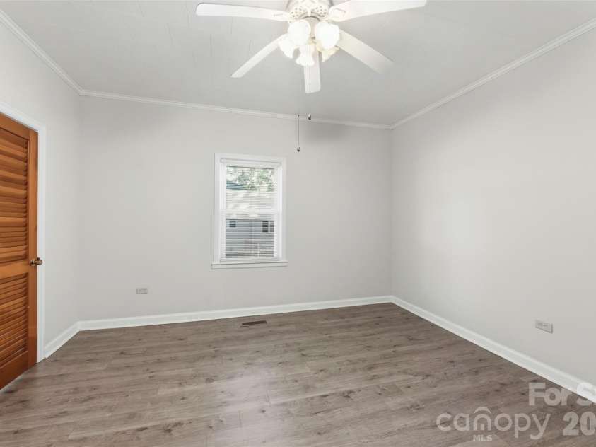 204 Hampshire Lane, Clover, SC 29710.  MLS# CAR4385214, YatesRealty ID 26647. 