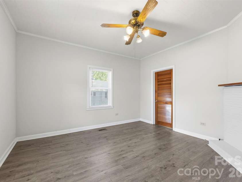 204 Hampshire Lane, Clover, SC 29710.  MLS# CAR4385214, YatesRealty ID 26647. 
