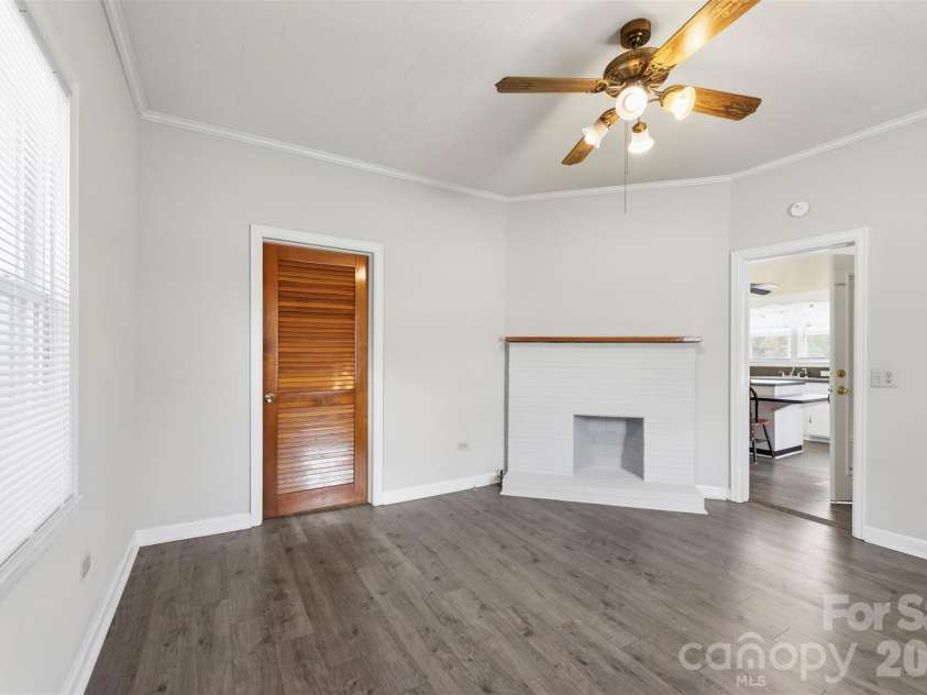 204 Hampshire Lane, Clover, SC 29710.  MLS# CAR4385214, YatesRealty ID 26647. 