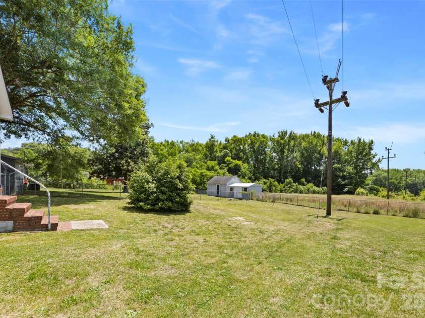 204 Hampshire Lane, Clover, SC 29710.  MLS# CAR4385214, YatesRealty ID 26647. 