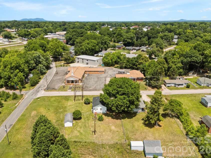204 Hampshire Lane, Clover, SC 29710.  MLS# CAR4385214, YatesRealty ID 26647. 