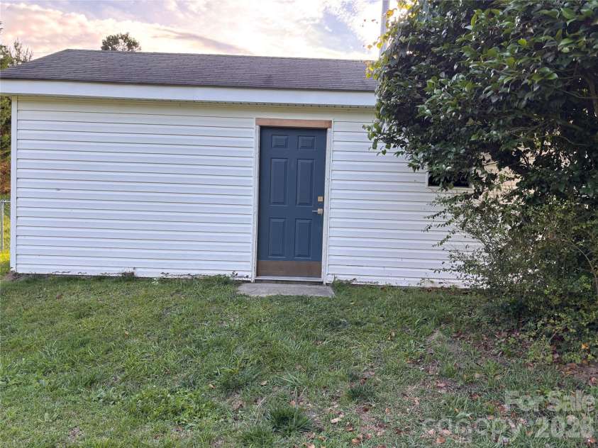 204 Hampshire Lane, Clover, SC 29710.  MLS# CAR4385214, YatesRealty ID 26647. 