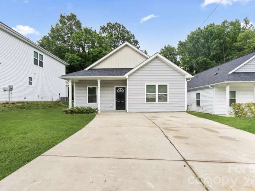 1301 marble Street, Charlotte, NC 28208.  MLS# CAR4387542, YatesRealty ID 26648. 