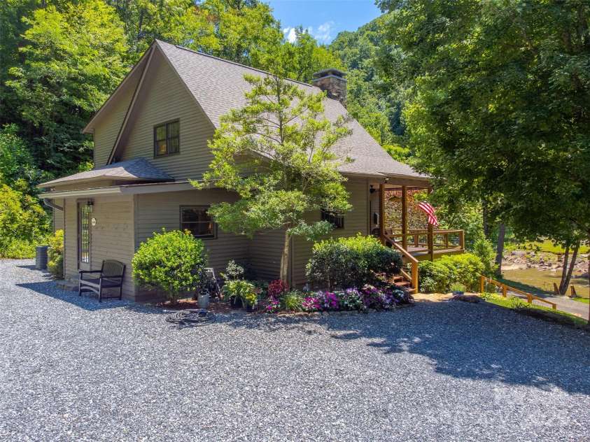 846 Duckback Trail, Whittier, NC 28789.  MLS# CAR4280274, YatesRealty ID 26648. 