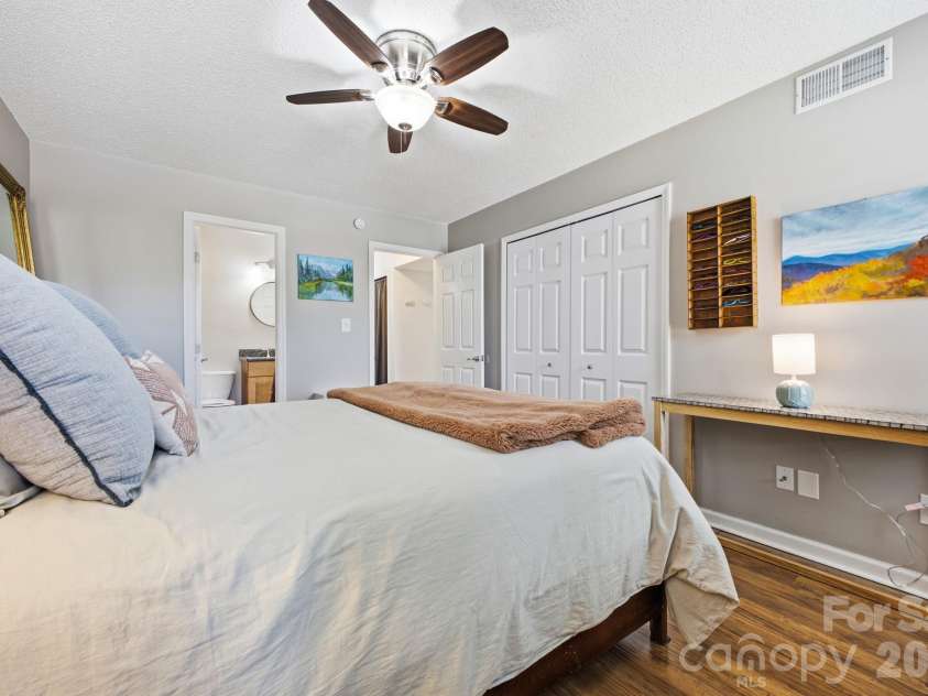 2305 Abbey Circle, Asheville, NC 28805.  MLS# CAR4387643, YatesRealty ID 26649. 