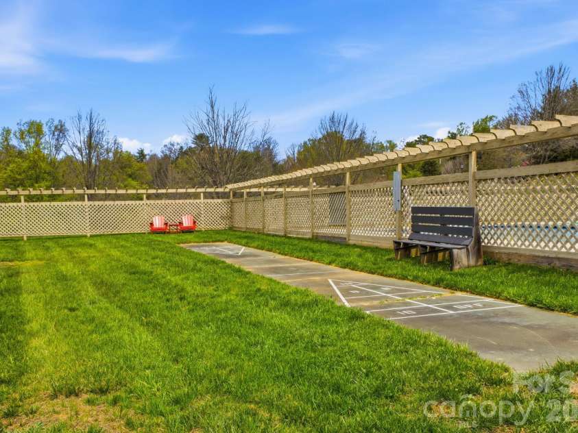 2305 Abbey Circle, Asheville, NC 28805.  MLS# CAR4387643, YatesRealty ID 26649. 