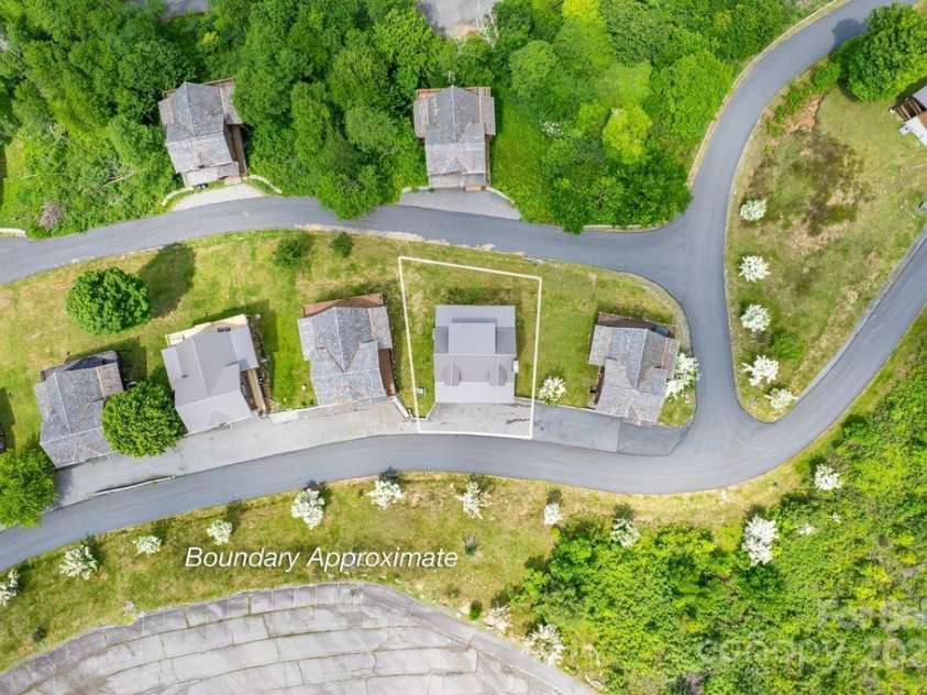 81 Scenic Wolf Drive, Mars Hill, NC 28754.  MLS# CAR4266287, YatesRealty ID 26649. 