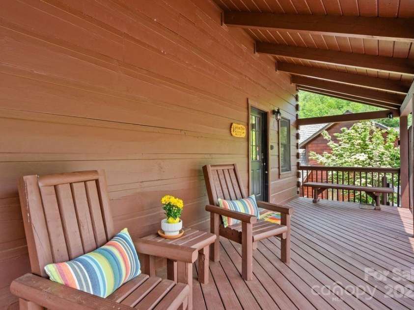 81 Scenic Wolf Drive, Mars Hill, NC 28754.  MLS# CAR4266287, YatesRealty ID 26649. 