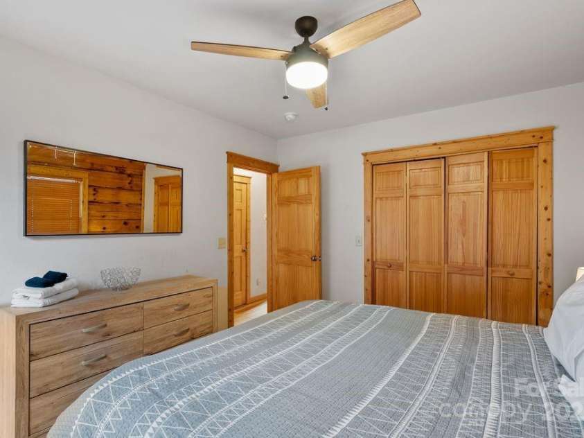 81 Scenic Wolf Drive, Mars Hill, NC 28754.  MLS# CAR4266287, YatesRealty ID 26649. 