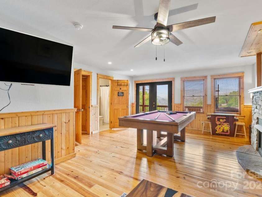 81 Scenic Wolf Drive, Mars Hill, NC 28754.  MLS# CAR4266287, YatesRealty ID 26649. 