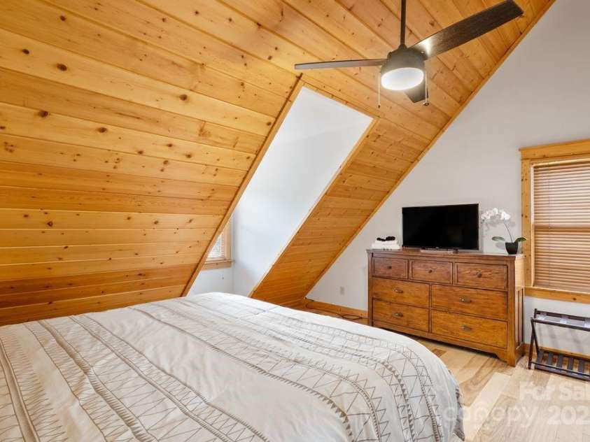 81 Scenic Wolf Drive, Mars Hill, NC 28754.  MLS# CAR4266287, YatesRealty ID 26649. Upper Level Bedroom