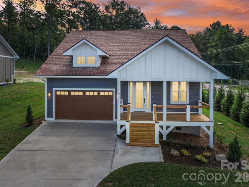20 Maple Knoll Drive, Hendersonville, NC 28792.  MLS# CAR4120243, YatesRealty ID 2665. 