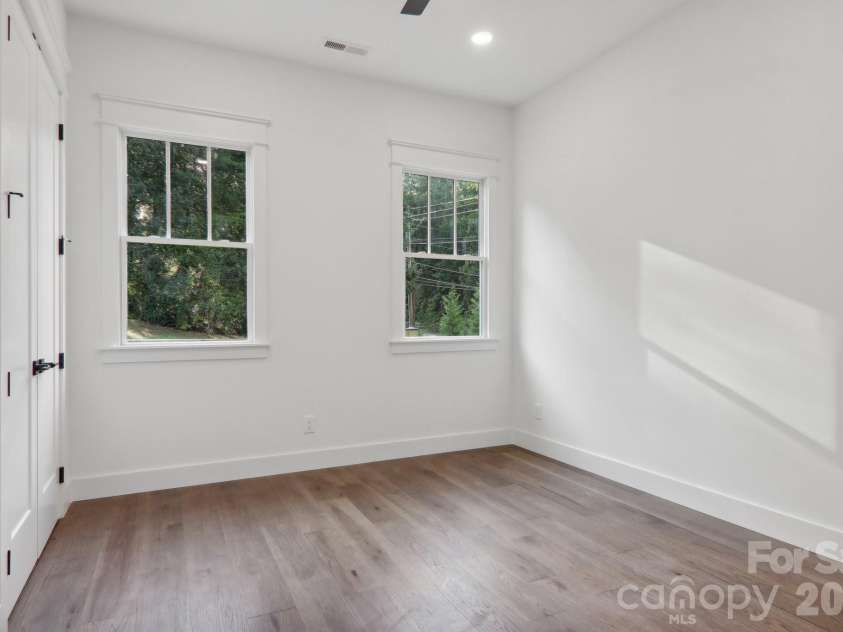 20 Maple Knoll Drive, Hendersonville, NC 28792.  MLS# CAR4120243, YatesRealty ID 2665. 