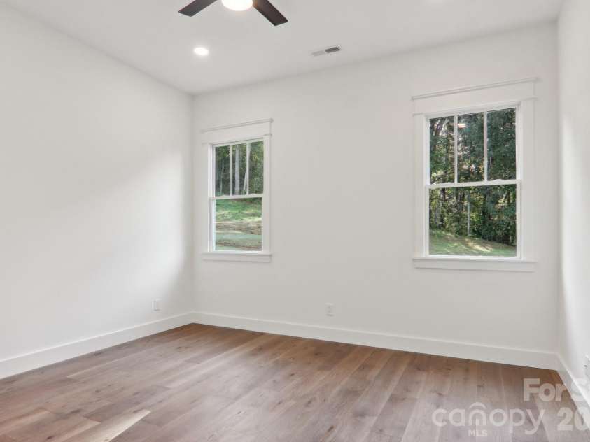 20 Maple Knoll Drive, Hendersonville, NC 28792.  MLS# CAR4120243, YatesRealty ID 2665. 