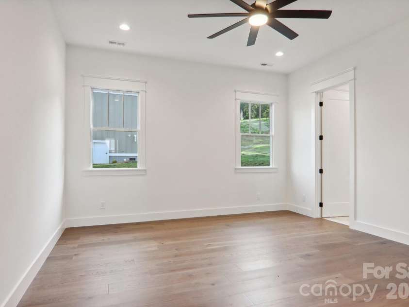 20 Maple Knoll Drive, Hendersonville, NC 28792.  MLS# CAR4120243, YatesRealty ID 2665. 