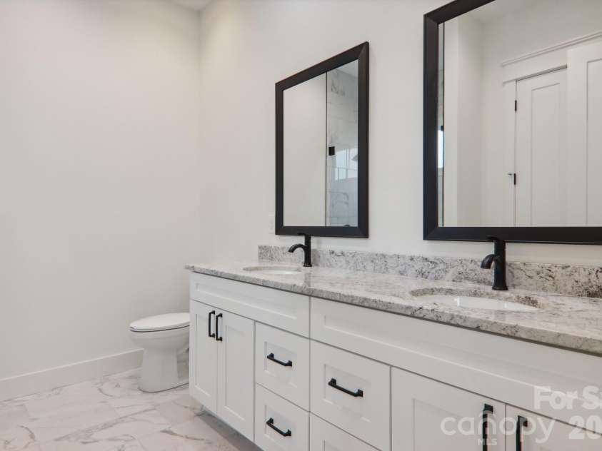 20 Maple Knoll Drive, Hendersonville, NC 28792.  MLS# CAR4120243, YatesRealty ID 2665. 