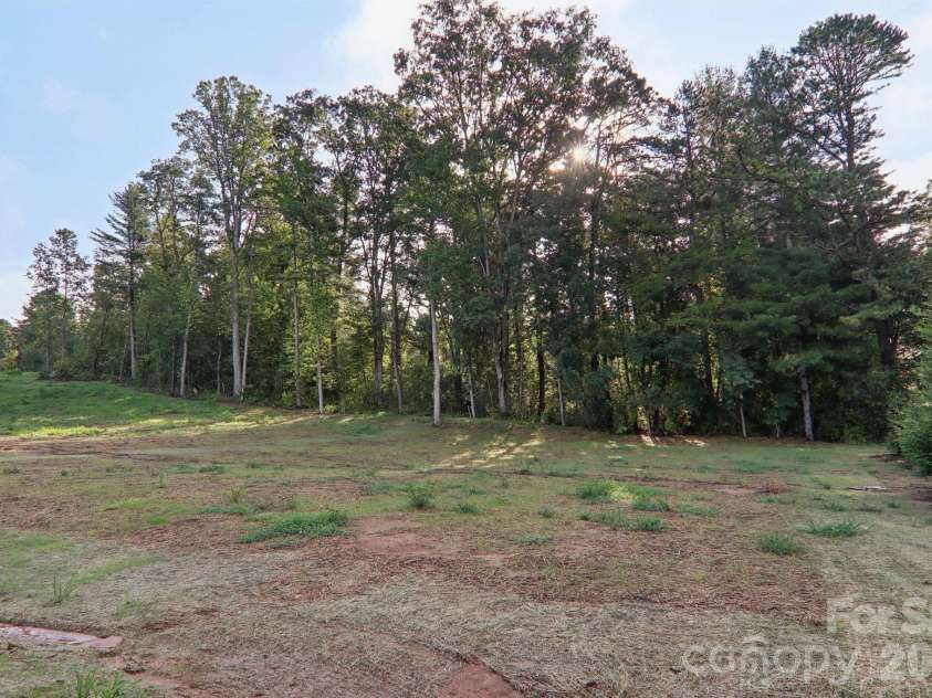 20 Maple Knoll Drive, Hendersonville, NC 28792.  MLS# CAR4120243, YatesRealty ID 2665. 