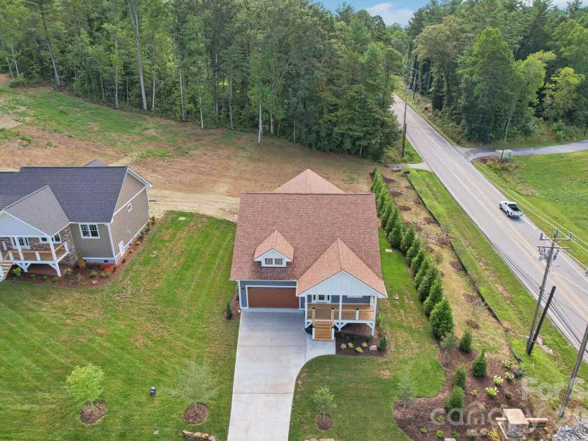 20 Maple Knoll Drive, Hendersonville, NC 28792.  MLS# CAR4120243, YatesRealty ID 2665. 