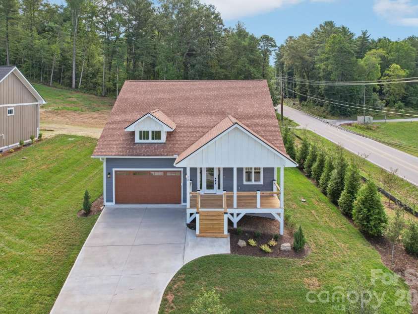 20 Maple Knoll Drive, Hendersonville, NC 28792.  MLS# CAR4120243, YatesRealty ID 2665. 