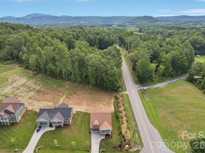 20 Maple Knoll Drive, Hendersonville, NC 28792.  MLS# CAR4120243, YatesRealty ID 2665. 