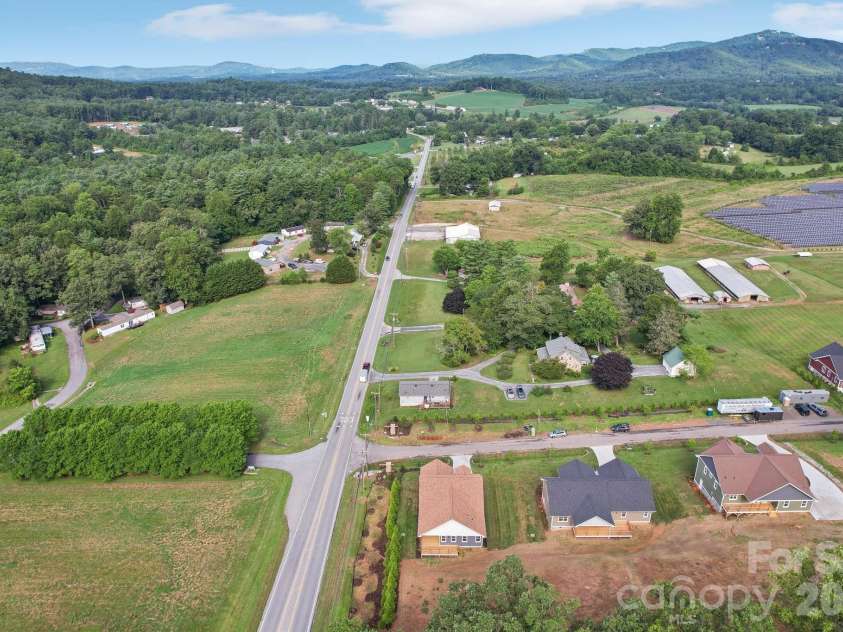 20 Maple Knoll Drive, Hendersonville, NC 28792.  MLS# CAR4120243, YatesRealty ID 2665. 