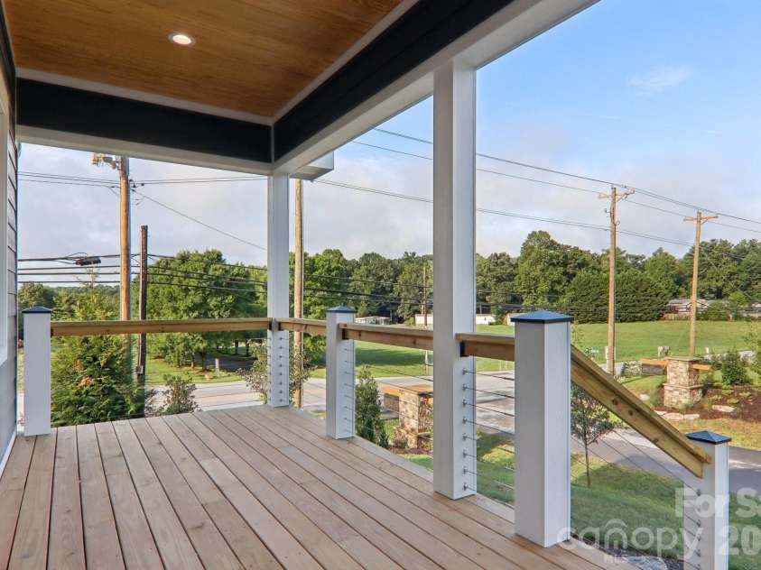 20 Maple Knoll Drive, Hendersonville, NC 28792.  MLS# CAR4120243, YatesRealty ID 2665. 